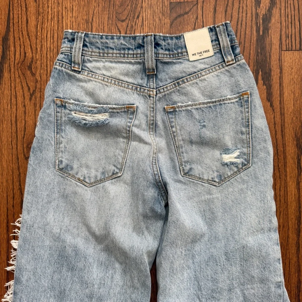 We The Free Ripped High Rise Straight Leg‎ Jeans Light Wash Distressed 24 Baggy